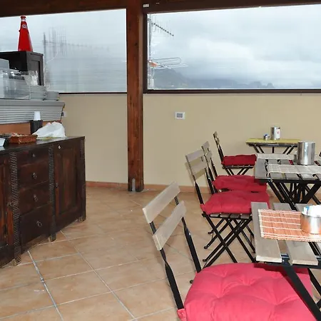 Guest house Rooms And Breakfast Zefiro 3*