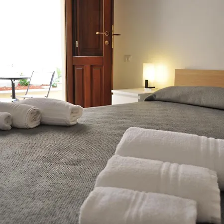 Rooms And Breakfast Zefiro Gasthof 4*